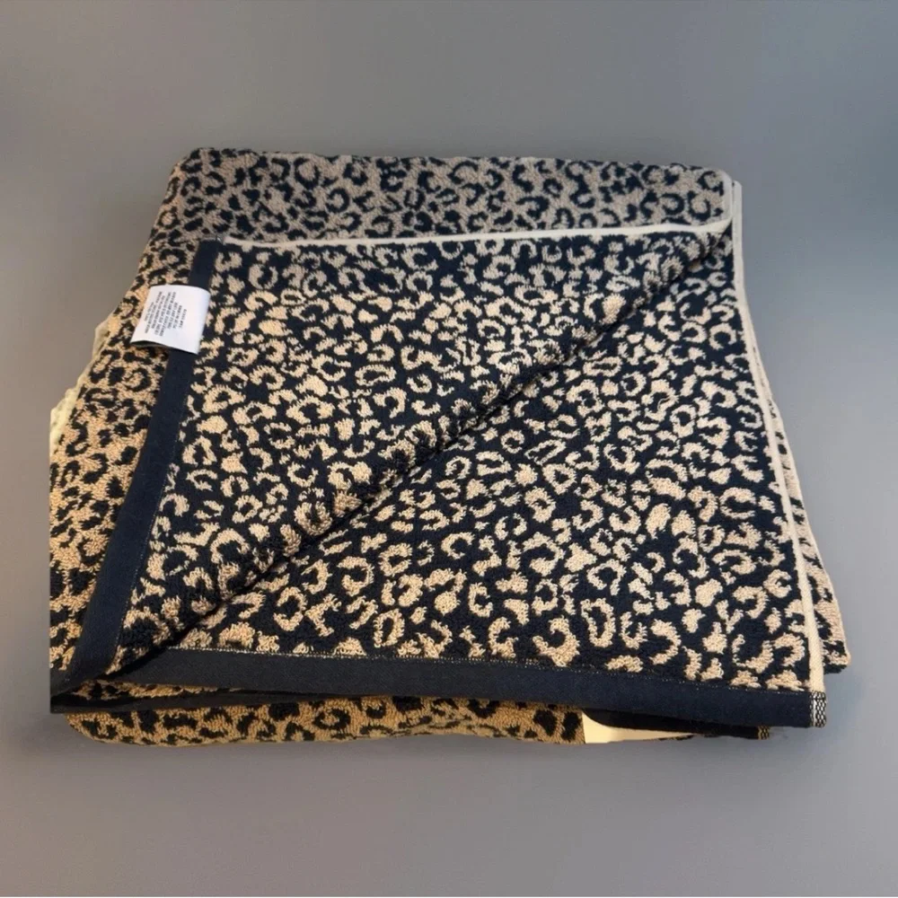 Rachel Zoe 4 Pc Set Leopard Cheetah Animal Print Bath Hand Towels Set of 4 NWT - Picture 3 of 6